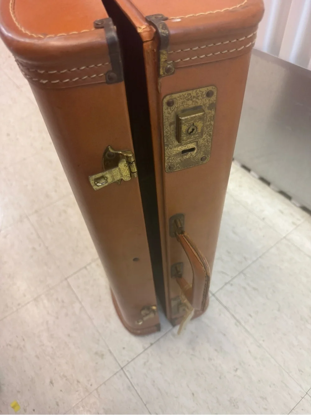 Classic Tan Leather Briefcase - Vintage Style